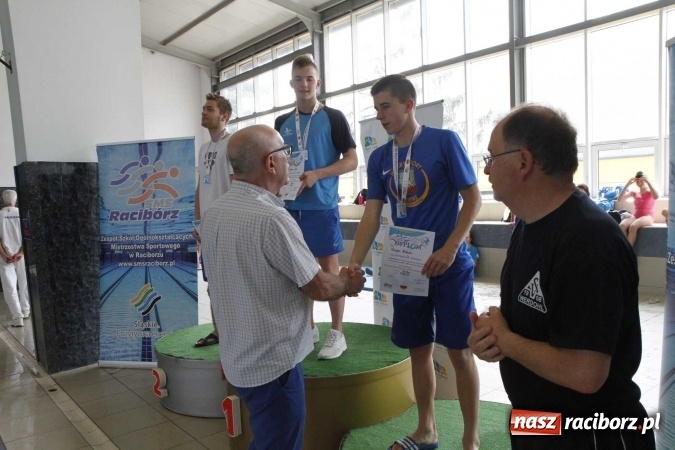 Zdjęcie w galerii na portalu naszraciborz.pl: Pływanie. 15 lat partnerstwa na pływalni ZSOMS wiadomości z regionu