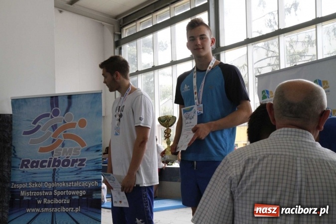 Zdjęcie w galerii na portalu naszraciborz.pl: Pływanie. 15 lat partnerstwa na pływalni ZSOMS wiadomości z regionu