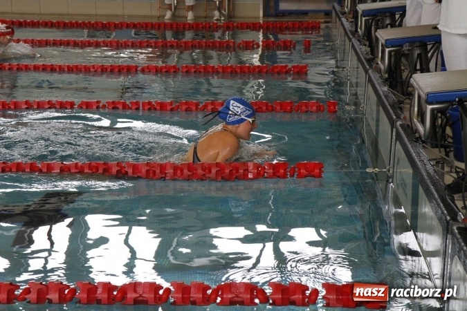 Zdjęcie w galerii na portalu naszraciborz.pl: Pływanie. 15 lat partnerstwa na pływalni ZSOMS wiadomości z regionu