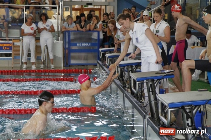 Zdjęcie w galerii na portalu naszraciborz.pl: Pływanie. 15 lat partnerstwa na pływalni ZSOMS wiadomości z regionu