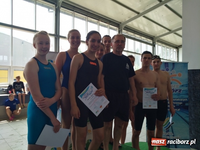 Zdjęcie w galerii na portalu naszraciborz.pl: Pływanie. 15 lat partnerstwa na pływalni ZSOMS wiadomości z regionu