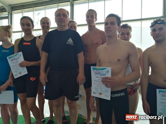 Zdjęcie w galerii na portalu naszraciborz.pl: Pływanie. 15 lat partnerstwa na pływalni ZSOMS wiadomości z regionu