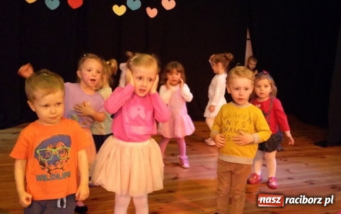 Zdjęcie w galerii na portalu naszraciborz.pl: Fiku-miku ma już wakacje wiadomości z regionu