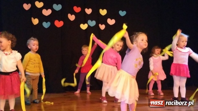 Zdjęcie w galerii na portalu naszraciborz.pl: Fiku-miku ma już wakacje wiadomości z regionu