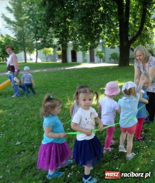 Zdjęcie w galerii na portalu naszraciborz.pl: Fiku-miku ma już wakacje wiadomości z regionu