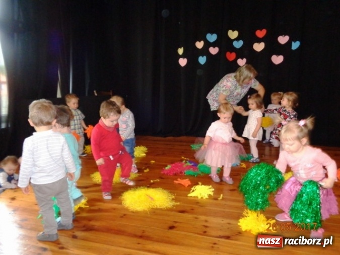 Zdjęcie w galerii na portalu naszraciborz.pl: Fiku-miku ma już wakacje wiadomości z regionu