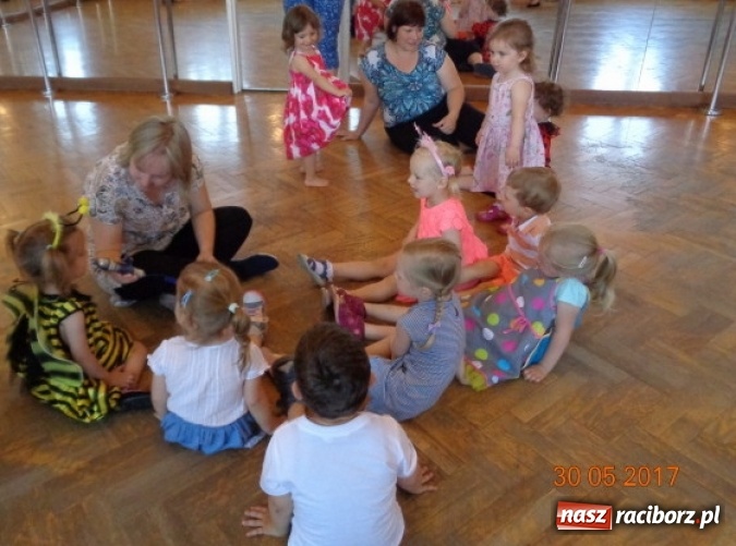 Zdjęcie w galerii na portalu naszraciborz.pl: Fiku-miku ma już wakacje wiadomości z regionu