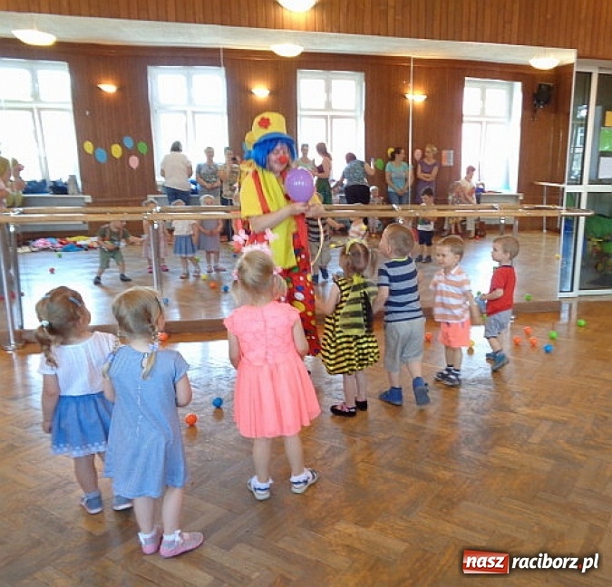 Zdjęcie w galerii na portalu naszraciborz.pl: Fiku-miku ma już wakacje wiadomości z regionu