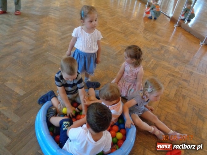 Zdjęcie w galerii na portalu naszraciborz.pl: Fiku-miku ma już wakacje wiadomości z regionu