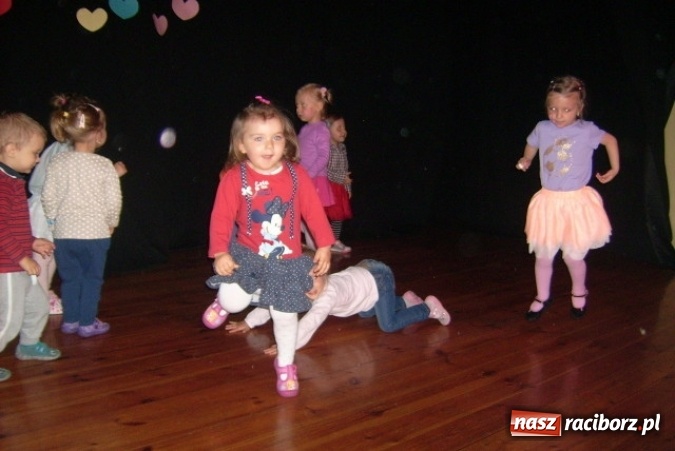 Zdjęcie w galerii na portalu naszraciborz.pl: Fiku-miku ma już wakacje wiadomości z regionu