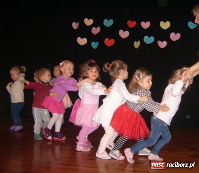 Zdjęcie w galerii na portalu naszraciborz.pl: Fiku-miku ma już wakacje wiadomości z regionu