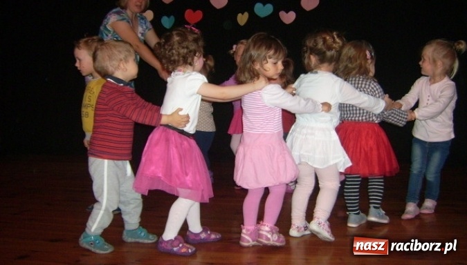 Zdjęcie w galerii na portalu naszraciborz.pl: Fiku-miku ma już wakacje wiadomości z regionu