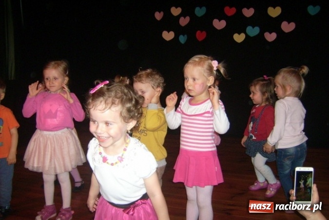 Zdjęcie w galerii na portalu naszraciborz.pl: Fiku-miku ma już wakacje wiadomości z regionu