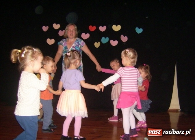 Zdjęcie w galerii na portalu naszraciborz.pl: Fiku-miku ma już wakacje wiadomości z regionu