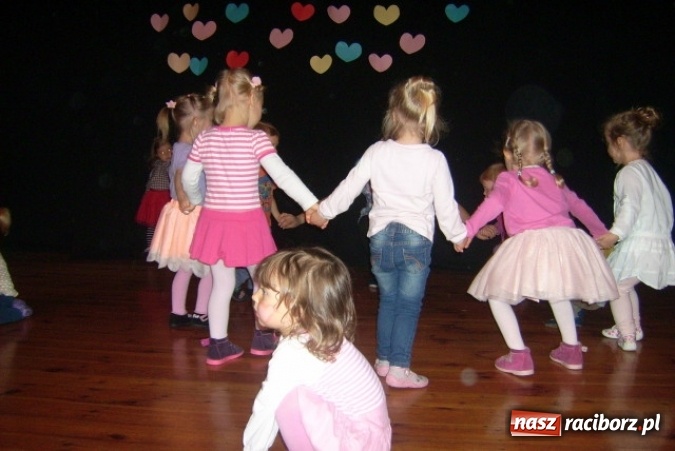 Zdjęcie w galerii na portalu naszraciborz.pl: Fiku-miku ma już wakacje wiadomości z regionu