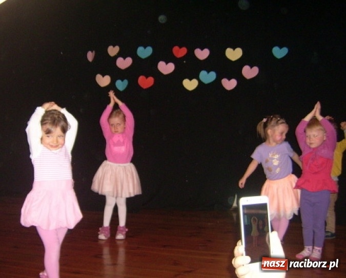 Zdjęcie w galerii na portalu naszraciborz.pl: Fiku-miku ma już wakacje wiadomości z regionu