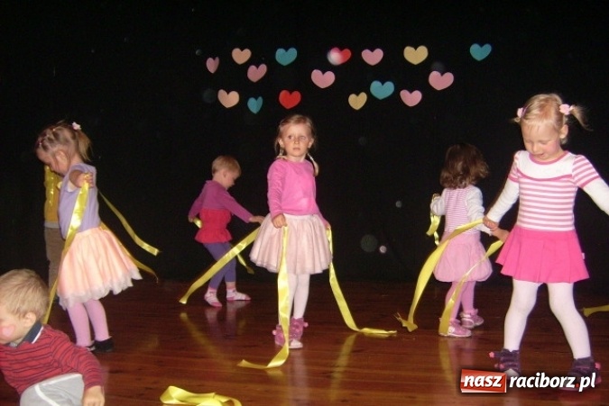 Zdjęcie w galerii na portalu naszraciborz.pl: Fiku-miku ma już wakacje wiadomości z regionu