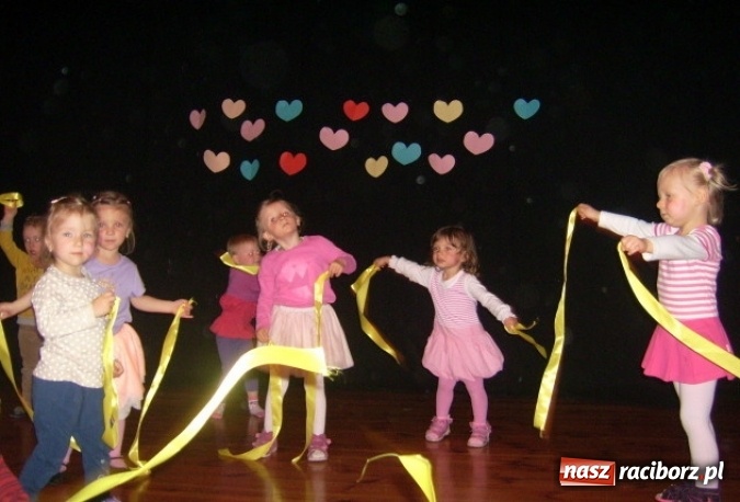 Zdjęcie w galerii na portalu naszraciborz.pl: Fiku-miku ma już wakacje wiadomości z regionu