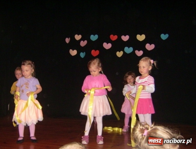 Zdjęcie w galerii na portalu naszraciborz.pl: Fiku-miku ma już wakacje wiadomości z regionu