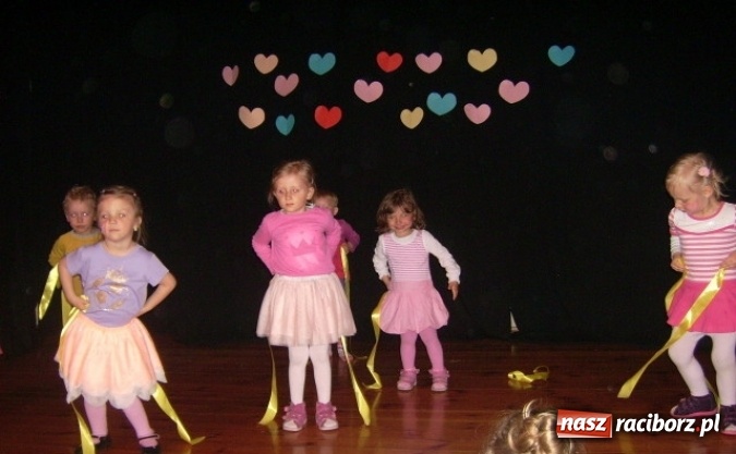 Zdjęcie w galerii na portalu naszraciborz.pl: Fiku-miku ma już wakacje wiadomości z regionu