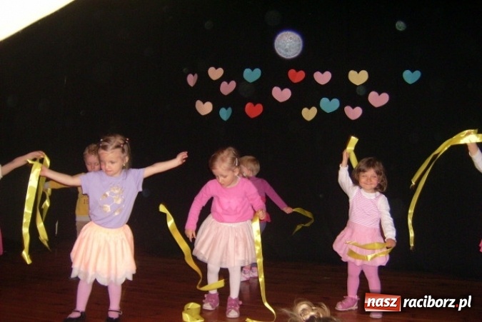 Zdjęcie w galerii na portalu naszraciborz.pl: Fiku-miku ma już wakacje wiadomości z regionu