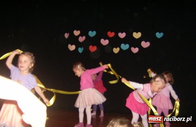 Zdjęcie w galerii na portalu naszraciborz.pl: Fiku-miku ma już wakacje wiadomości z regionu