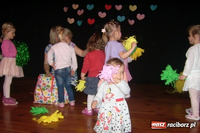 Zdjęcie w galerii na portalu naszraciborz.pl: Fiku-miku ma już wakacje wiadomości z regionu