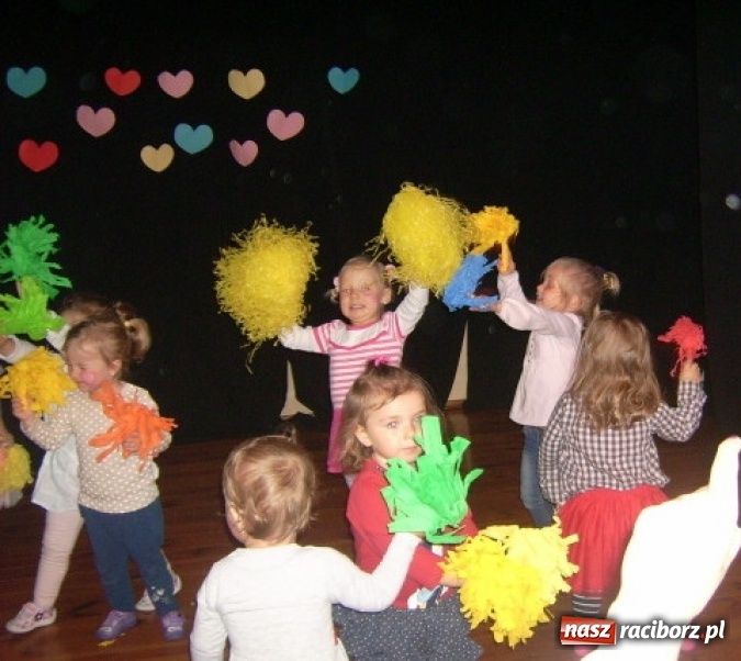 Zdjęcie w galerii na portalu naszraciborz.pl: Fiku-miku ma już wakacje wiadomości z regionu