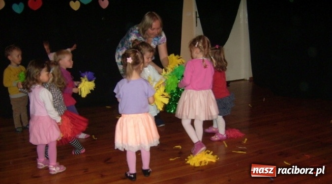 Zdjęcie w galerii na portalu naszraciborz.pl: Fiku-miku ma już wakacje wiadomości z regionu