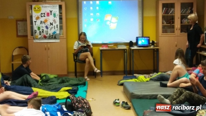 Zdjęcie w galerii na portalu naszraciborz.pl: Czytanie porusza - w Kuźni Raciborskiej zorganizowano Noc Bibliotek wiadomości z regionu