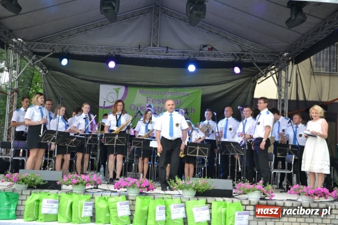 Zdjęcie w galerii na portalu naszraciborz.pl: Orkiestry dęte po raz piąty zagrały w Tworkowie  wiadomości z regionu