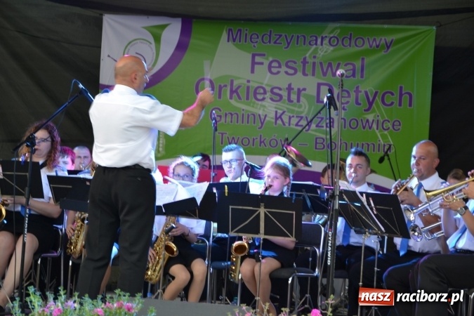 Zdjęcie w galerii na portalu naszraciborz.pl: Orkiestry dęte po raz piąty zagrały w Tworkowie  wiadomości z regionu