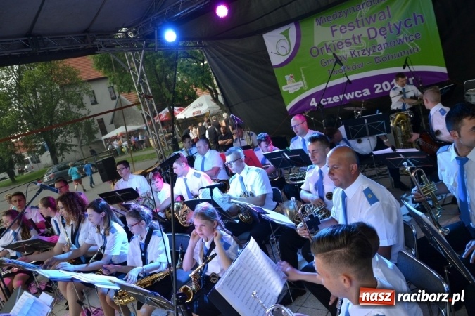 Zdjęcie w galerii na portalu naszraciborz.pl: Orkiestry dęte po raz piąty zagrały w Tworkowie  wiadomości z regionu