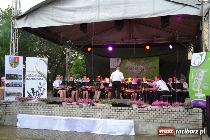 Zdjęcie w galerii na portalu naszraciborz.pl: Orkiestry dęte po raz piąty zagrały w Tworkowie  wiadomości z regionu