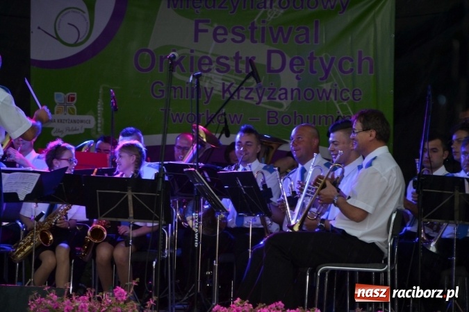Zdjęcie w galerii na portalu naszraciborz.pl: Orkiestry dęte po raz piąty zagrały w Tworkowie  wiadomości z regionu