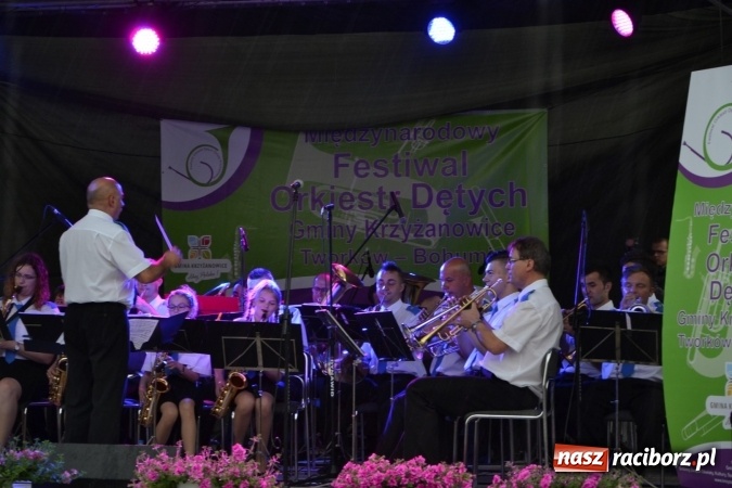 Zdjęcie w galerii na portalu naszraciborz.pl: Orkiestry dęte po raz piąty zagrały w Tworkowie  wiadomości z regionu