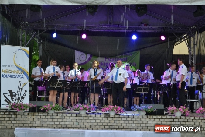 Zdjęcie w galerii na portalu naszraciborz.pl: Orkiestry dęte po raz piąty zagrały w Tworkowie  wiadomości z regionu