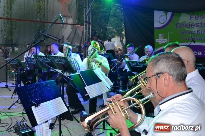 Zdjęcie w galerii na portalu naszraciborz.pl: Orkiestry dęte po raz piąty zagrały w Tworkowie  wiadomości z regionu
