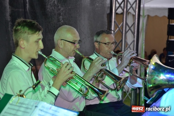 Zdjęcie w galerii na portalu naszraciborz.pl: Orkiestry dęte po raz piąty zagrały w Tworkowie  wiadomości z regionu
