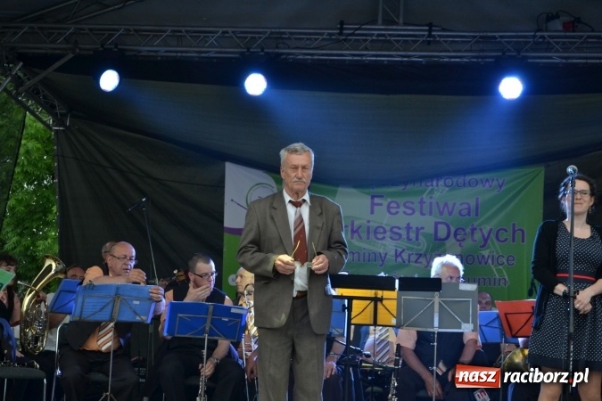 Zdjęcie w galerii na portalu naszraciborz.pl: Orkiestry dęte po raz piąty zagrały w Tworkowie  wiadomości z regionu