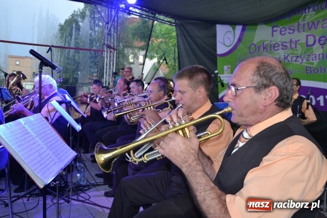 Zdjęcie w galerii na portalu naszraciborz.pl: Orkiestry dęte po raz piąty zagrały w Tworkowie  wiadomości z regionu
