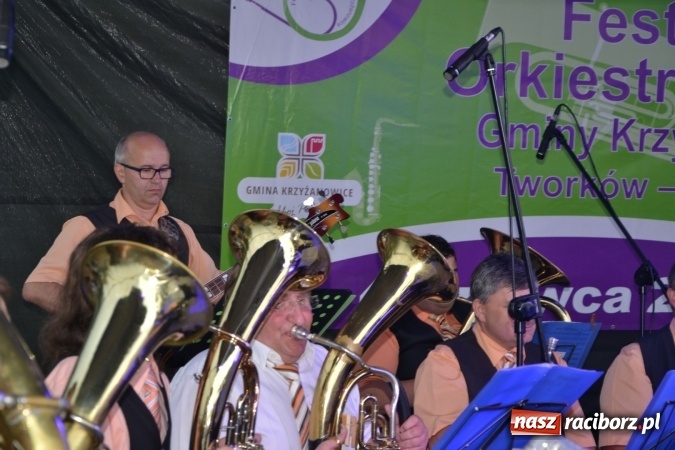 Zdjęcie w galerii na portalu naszraciborz.pl: Orkiestry dęte po raz piąty zagrały w Tworkowie  wiadomości z regionu
