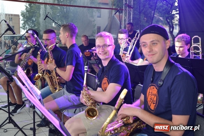 Zdjęcie w galerii na portalu naszraciborz.pl: Orkiestry dęte po raz piąty zagrały w Tworkowie  wiadomości z regionu