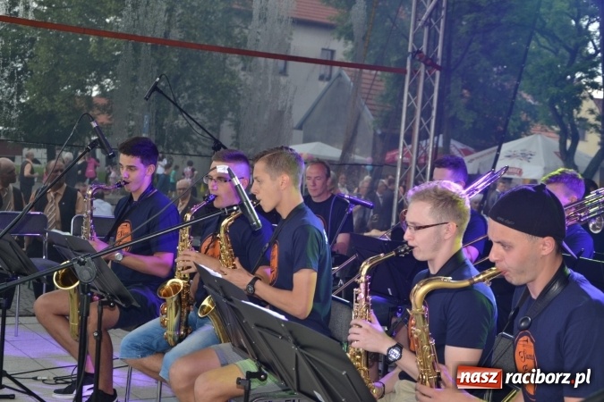 Zdjęcie w galerii na portalu naszraciborz.pl: Orkiestry dęte po raz piąty zagrały w Tworkowie  wiadomości z regionu