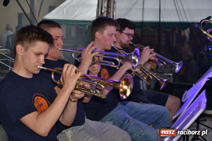 Zdjęcie w galerii na portalu naszraciborz.pl: Orkiestry dęte po raz piąty zagrały w Tworkowie  wiadomości z regionu