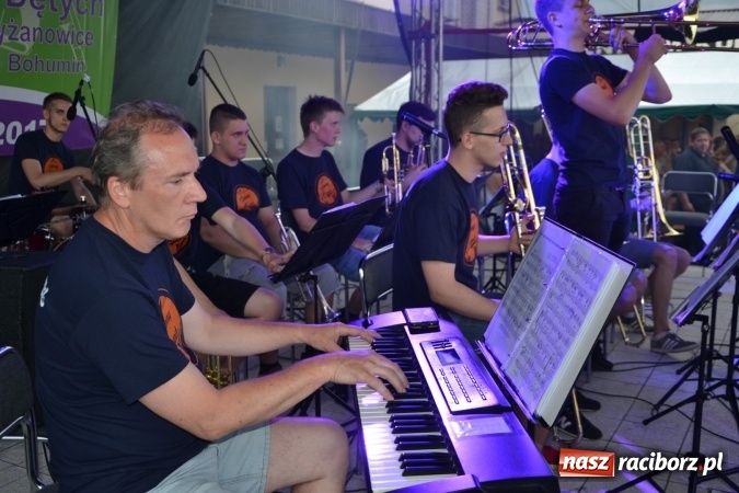 Zdjęcie w galerii na portalu naszraciborz.pl: Orkiestry dęte po raz piąty zagrały w Tworkowie  wiadomości z regionu