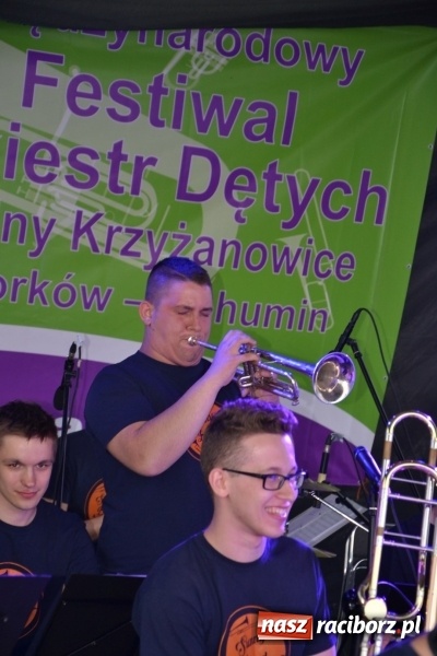 Zdjęcie w galerii na portalu naszraciborz.pl: Orkiestry dęte po raz piąty zagrały w Tworkowie  wiadomości z regionu