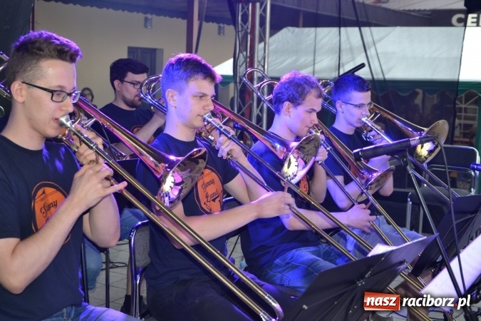 Zdjęcie w galerii na portalu naszraciborz.pl: Orkiestry dęte po raz piąty zagrały w Tworkowie  wiadomości z regionu