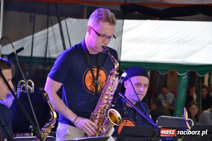 Zdjęcie w galerii na portalu naszraciborz.pl: Orkiestry dęte po raz piąty zagrały w Tworkowie  wiadomości z regionu