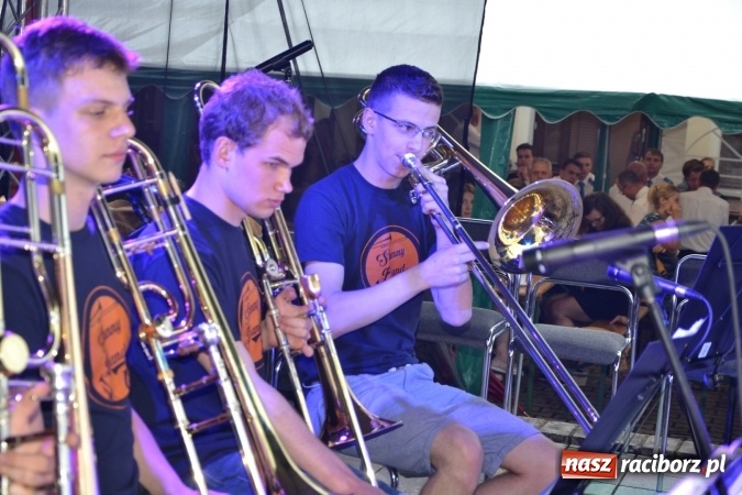 Zdjęcie w galerii na portalu naszraciborz.pl: Orkiestry dęte po raz piąty zagrały w Tworkowie  wiadomości z regionu
